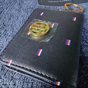 NWT~ Tommy Hilfiger Small Wallet with Keychain